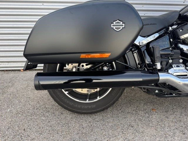 Harley-Davidson Softail Sport Glide FLSB (Vivid Black) - Bild 5
