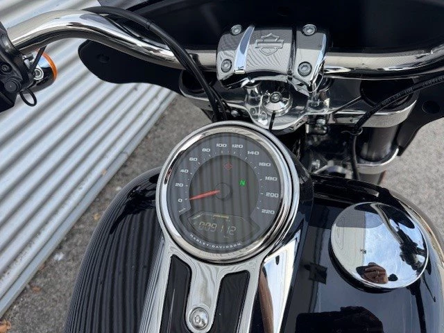 Harley-Davidson Softail Sport Glide FLSB (Vivid Black) - Bild 7