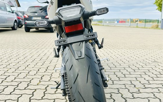 Gebrauchtmotorrad Suzuki GSX-8R - Bild 3