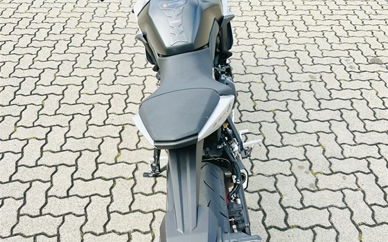 Gebrauchtmotorrad Suzuki GSX-8R - Bild 4