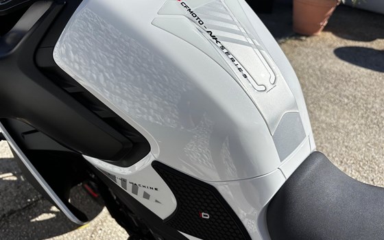 Gebrauchtmotorrad CFMOTO 800NK Advanced - Bild 5 Gebrauchtmotorrad CFMOTO 800NK Advanced - Bild 5