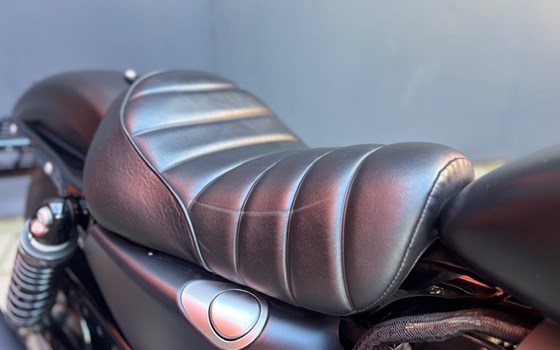 Gebrauchtmotorrad Harley-Davidson Sportster XL 883 N Iron - Bild 7 Gebrauchtmotorrad Harley-Davidson Sportster XL 883 N Iron - Bild 7