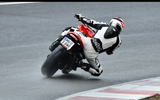 Gebrauchtmotorrad Ducati Monster 1200 R - Bild 24 Gebrauchtmotorrad Ducati Monster 1200 R - Bild 24