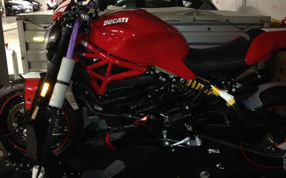 Gebrauchtmotorrad Ducati Monster 1200 R - Bild 9 Gebrauchtmotorrad Ducati Monster 1200 R - Bild 9