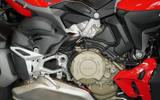 Gebrauchtmotorrad Ducati Streetfighter V2 S - Bild 4