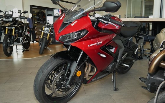 Gebrauchtmotorrad Triumph Daytona 660 - Bild 3