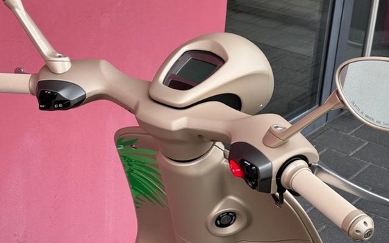 Neufahrzeug Vespa 946 Dragon - Bild 13