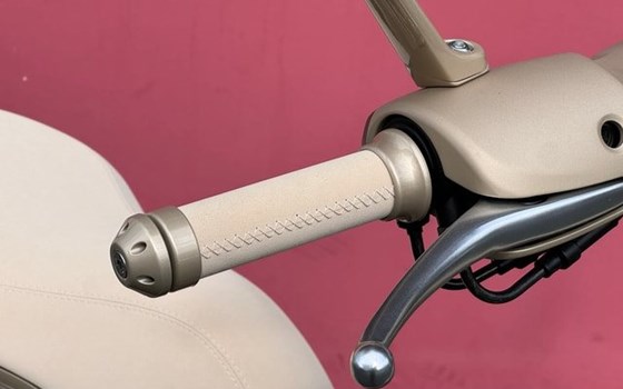 Neufahrzeug Vespa 946 Dragon - Bild 15