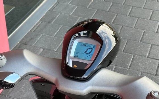 Neufahrzeug Vespa 946 - Bild 9