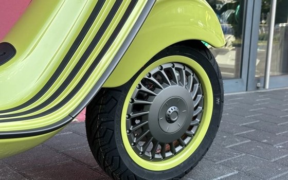 Neufahrzeug Vespa 946 10° Anniversario - Bild 12