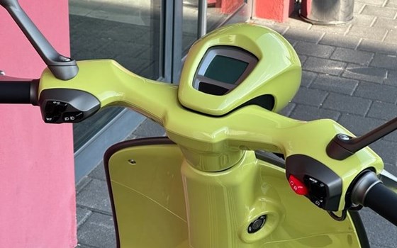 Neufahrzeug Vespa 946 10° Anniversario - Bild 7
