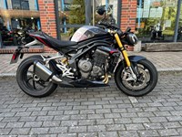 Gebrauchtmotorrad Triumph Speed Triple 1200 RS