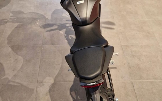 Neufahrzeug Honda CB125R - Bild 11