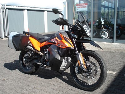 890 Adventure