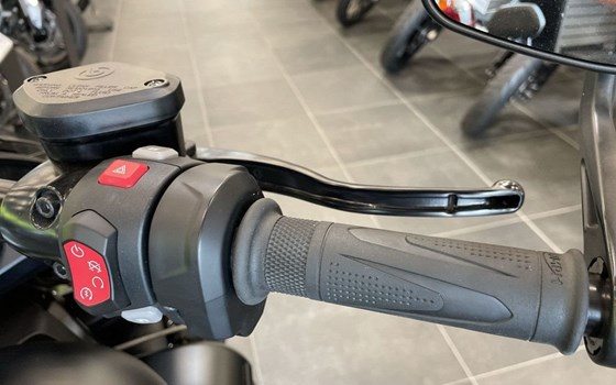 Gebrauchtmotorrad Triumph Rocket 3 Storm GT - Bild 12