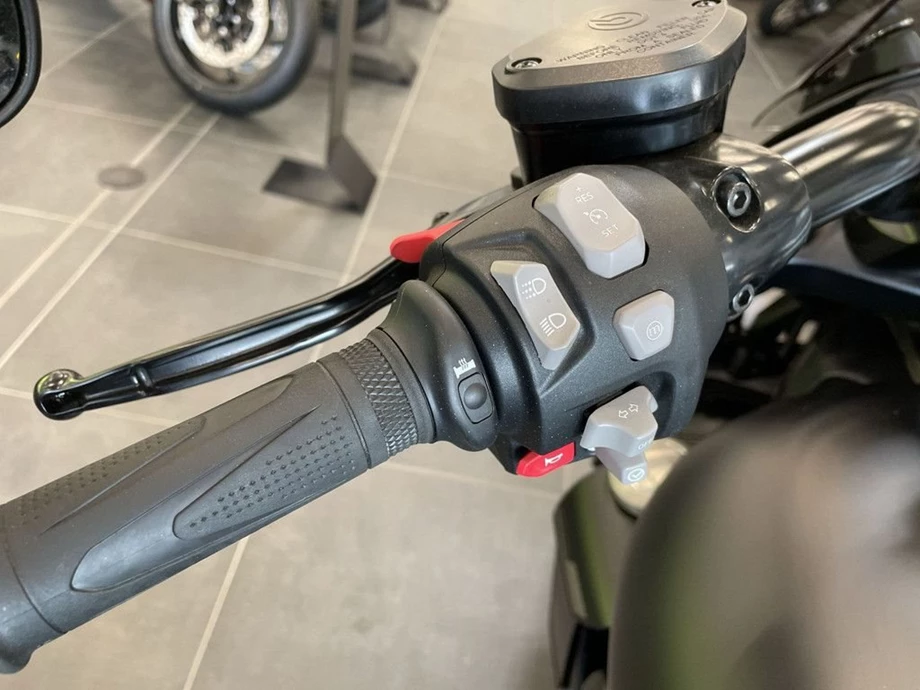 Angebot Triumph Rocket 3 Storm GT Bild 7: Angebot Triumph Rocket 3 Storm GT