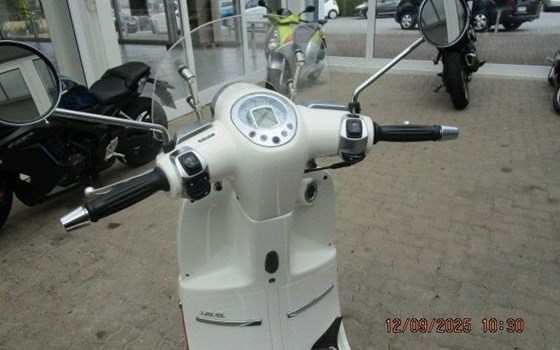 Gebrauchtmotorrad Peugeot Django 125 Sport - Bild 9