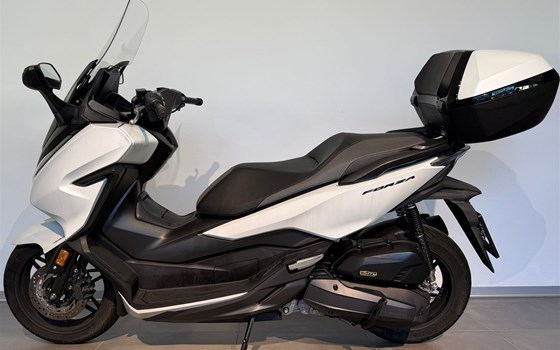 Gebrauchtmotorrad Honda Forza 125 - Bild 2 Gebrauchtmotorrad Honda Forza 125 - Bild 2