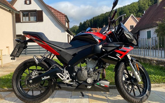 Gebrauchtmotorrad Aprilia Tuono 125 - Bild 1 Gebrauchtmotorrad Aprilia Tuono 125 - Bild 1