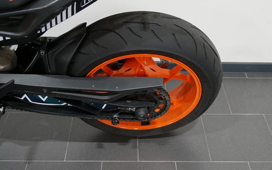 Gebrauchtmotorrad KTM 890 Duke R - Bild 12
