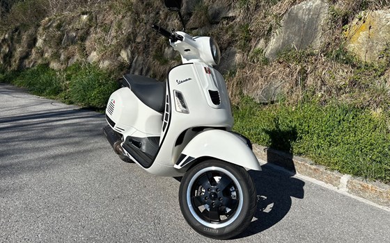 Gebrauchtmotorrad Vespa GTS 300 i.e. Super - Bild 1 Gebrauchtmotorrad Vespa GTS 300 i.e. Super - Bild 1