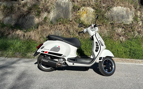 Gebrauchtmotorrad Vespa GTS 300 i.e. Super - Bild 2 Gebrauchtmotorrad Vespa GTS 300 i.e. Super - Bild 2