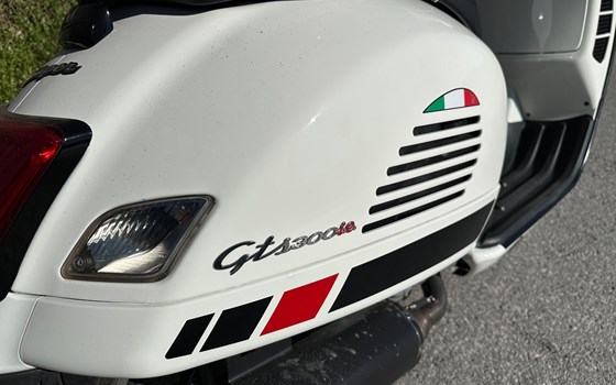 Gebrauchtmotorrad Vespa GTS 300 i.e. Super - Bild 4 Gebrauchtmotorrad Vespa GTS 300 i.e. Super - Bild 4