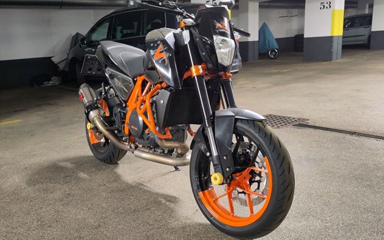 Gebrauchtmotorrad KTM 690 Duke R - Bild 1 Gebrauchtmotorrad KTM 690 Duke R - Bild 1