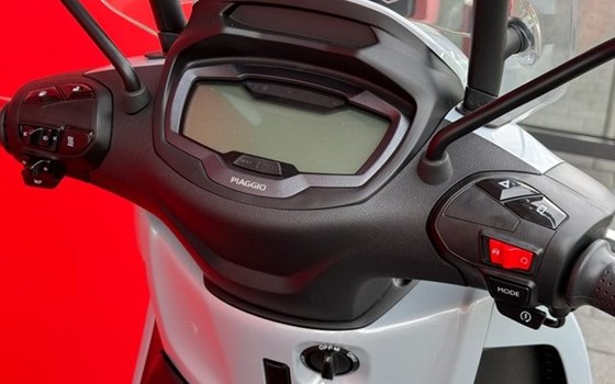 Neufahrzeug Piaggio Beverly 400 S - Bild 4