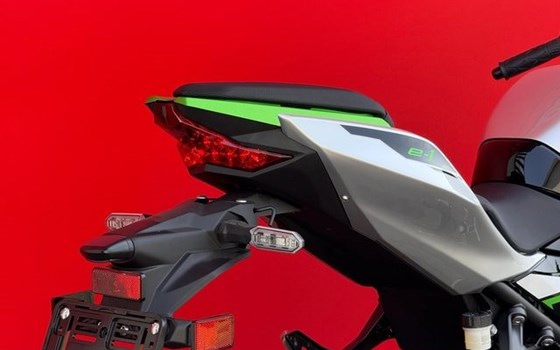Neufahrzeug Kawasaki Ninja e-1 - Bild 13