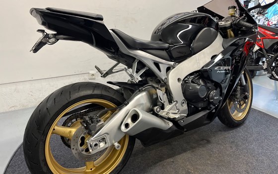 Gebrauchtmotorrad Honda CBR1000RR Fireblade - Bild 9