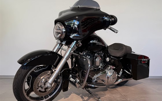 Gebrauchtmotorrad Harley-Davidson Street Glide FLHX - Bild 1 Gebrauchtmotorrad Harley-Davidson Street Glide FLHX - Bild 1