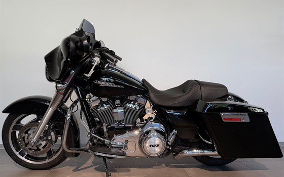 Gebrauchtmotorrad Harley-Davidson Street Glide FLHX - Bild 2 Gebrauchtmotorrad Harley-Davidson Street Glide FLHX - Bild 2