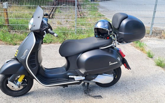Gebrauchtmotorrad Vespa GTS 300 hpe Super Tech - Bild 1 Gebrauchtmotorrad Vespa GTS 300 hpe Super Tech - Bild 1