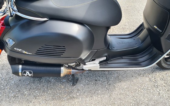 Gebrauchtmotorrad Vespa GTS 300 hpe Super Tech - Bild 4 Gebrauchtmotorrad Vespa GTS 300 hpe Super Tech - Bild 4