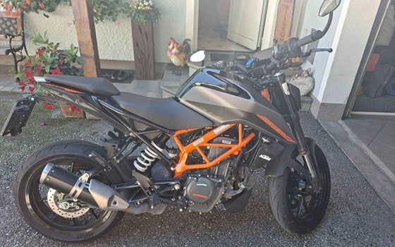 Gebrauchtmotorrad KTM 390 Duke - Bild 1 Gebrauchtmotorrad KTM 390 Duke - Bild 1