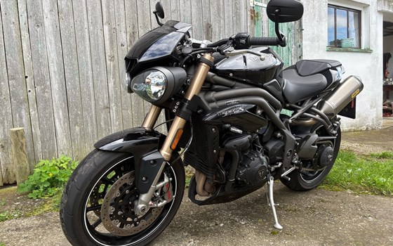 Gebrauchtmotorrad Triumph Speed Triple 1050 - Bild 2 Gebrauchtmotorrad Triumph Speed Triple 1050 - Bild 2