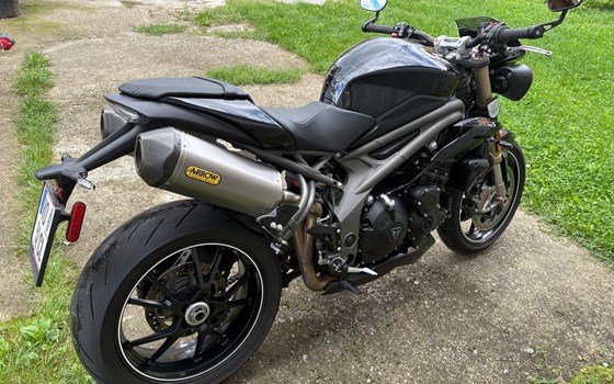 Gebrauchtmotorrad Triumph Speed Triple 1050 - Bild 5 Gebrauchtmotorrad Triumph Speed Triple 1050 - Bild 5