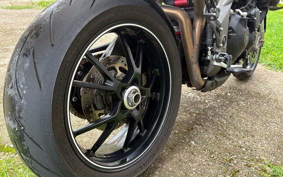 Gebrauchtmotorrad Triumph Speed Triple 1050 - Bild 6 Gebrauchtmotorrad Triumph Speed Triple 1050 - Bild 6