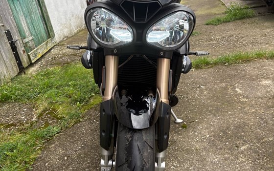 Gebrauchtmotorrad Triumph Speed Triple 1050 - Bild 4 Gebrauchtmotorrad Triumph Speed Triple 1050 - Bild 4