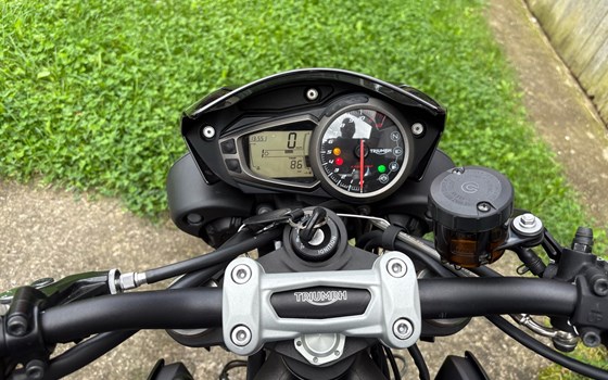 Gebrauchtmotorrad Triumph Speed Triple 1050 - Bild 3 Gebrauchtmotorrad Triumph Speed Triple 1050 - Bild 3