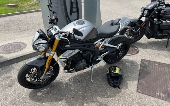 Gebrauchtmotorrad Triumph Speed Triple 1200 RS - Bild 1 Gebrauchtmotorrad Triumph Speed Triple 1200 RS - Bild 1