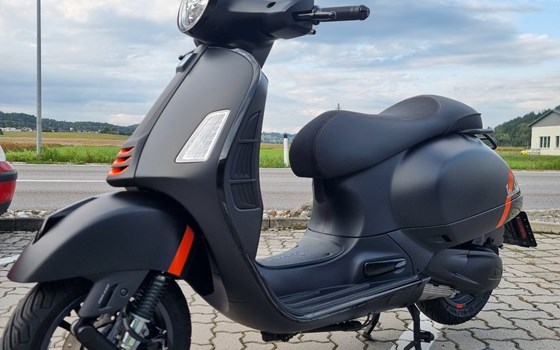 Gebrauchtmotorrad Vespa GTS 300 hpe Super Sport - Bild 1 Gebrauchtmotorrad Vespa GTS 300 hpe Super Sport - Bild 1