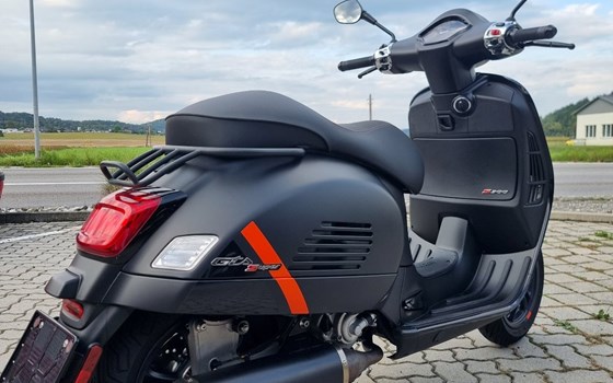 Gebrauchtmotorrad Vespa GTS 300 hpe Super Sport - Bild 2 Gebrauchtmotorrad Vespa GTS 300 hpe Super Sport - Bild 2