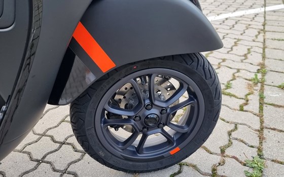 Gebrauchtmotorrad Vespa GTS 300 hpe Super Sport - Bild 5 Gebrauchtmotorrad Vespa GTS 300 hpe Super Sport - Bild 5