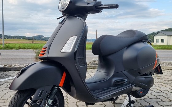 Gebrauchtmotorrad Vespa GTS 300 hpe Super Sport - Bild 7 Gebrauchtmotorrad Vespa GTS 300 hpe Super Sport - Bild 7