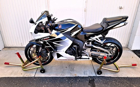 Gebrauchtmotorrad Honda CBR600RR - Bild 1 Gebrauchtmotorrad Honda CBR600RR - Bild 1