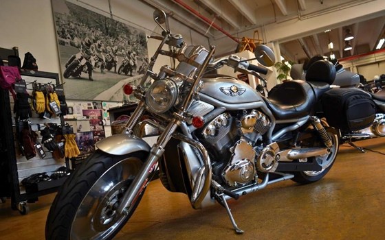 Gebrauchtmotorrad Harley-Davidson V-Rod VRSCB - Bild 1 Gebrauchtmotorrad Harley-Davidson V-Rod VRSCB - Bild 1