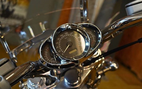 Gebrauchtmotorrad Harley-Davidson V-Rod VRSCB - Bild 5 Gebrauchtmotorrad Harley-Davidson V-Rod VRSCB - Bild 5