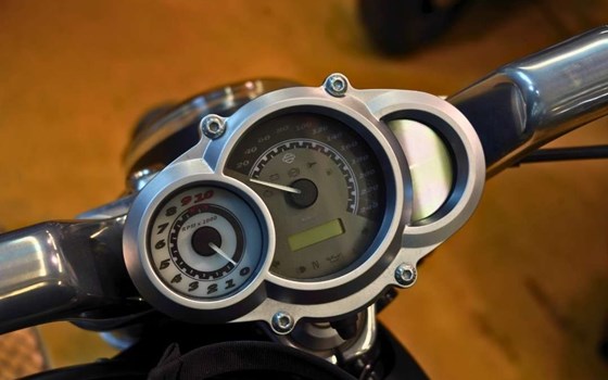 Gebrauchtmotorrad Harley-Davidson V-Rod Muscle VRSCF - Bild 5 Gebrauchtmotorrad Harley-Davidson V-Rod Muscle VRSCF - Bild 5